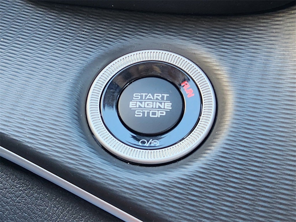 2023 Jeep Grand Cherokee L Laredo 4x4