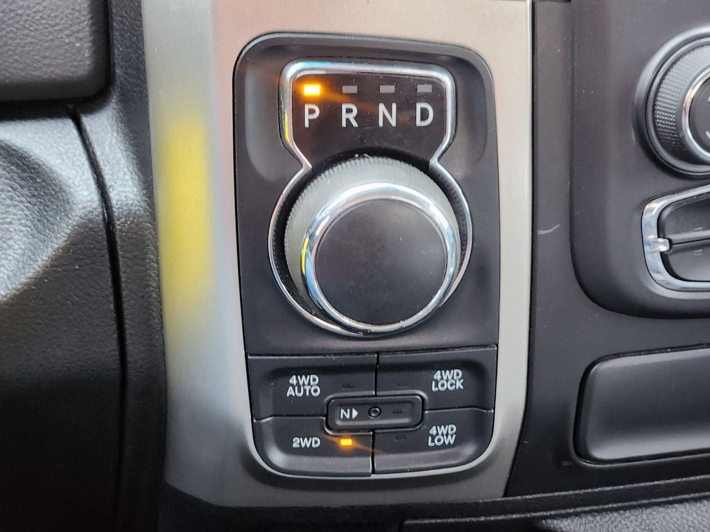 2018 RAM 1500 Big Horn Crew Cab 4x4 6'4' Box