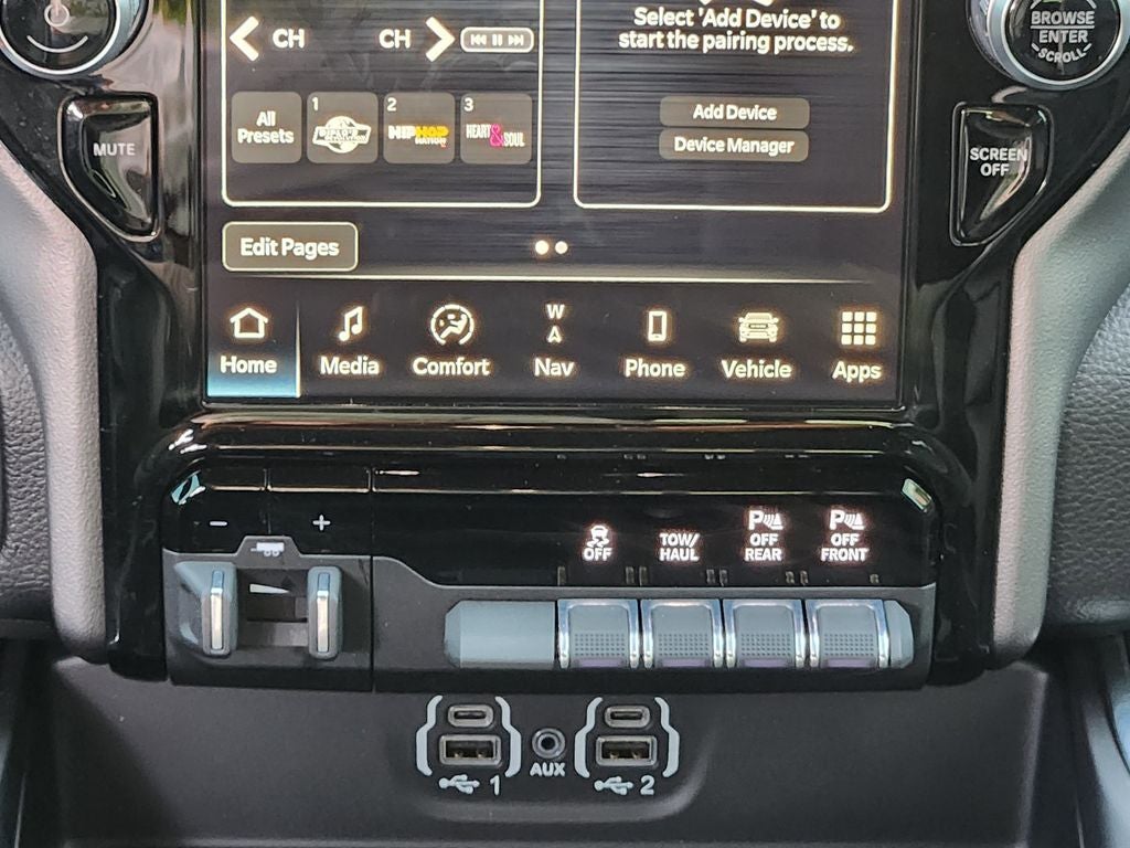 2022 RAM 1500 Laramie Crew Cab 4x4 5'7' Box