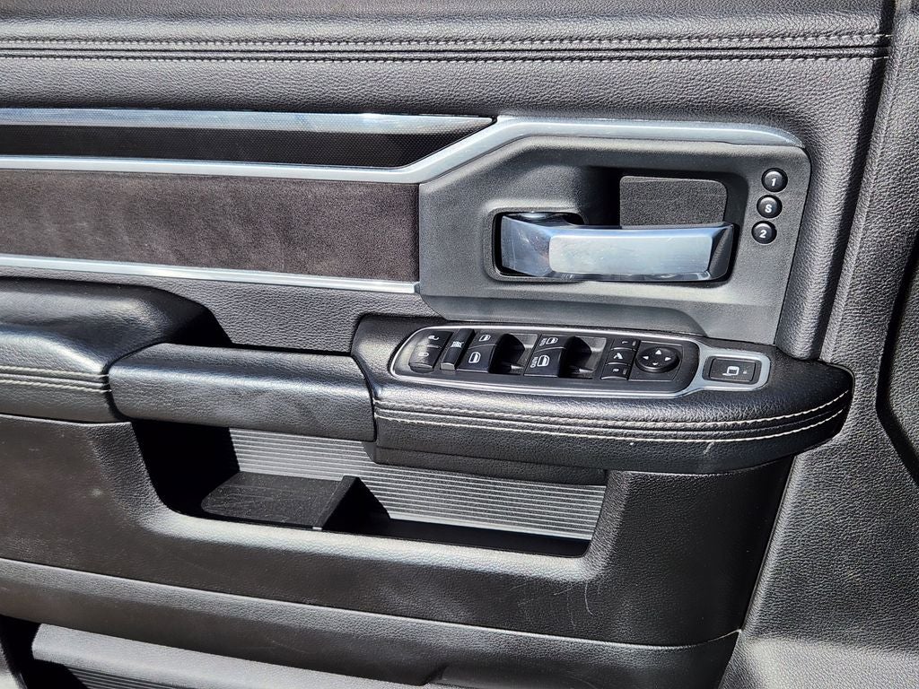 2020 RAM 2500 Laramie Crew Cab 4X4 6'4' Box