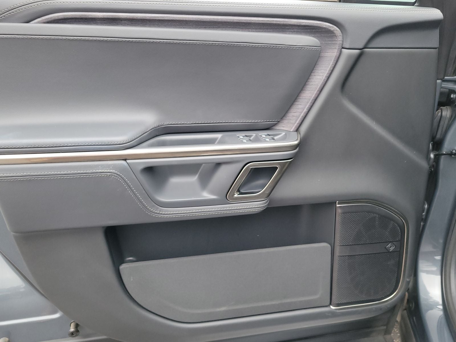 2024 Rivian R1S Adventure