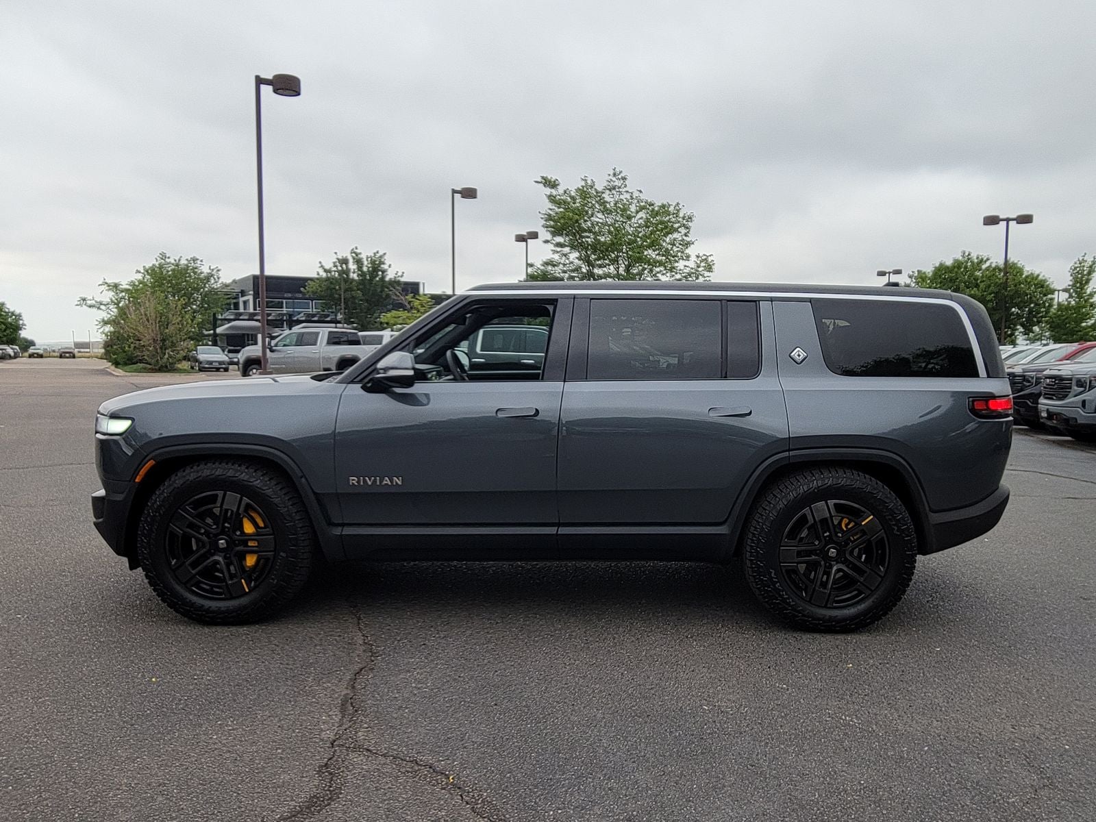 2024 Rivian R1S Adventure