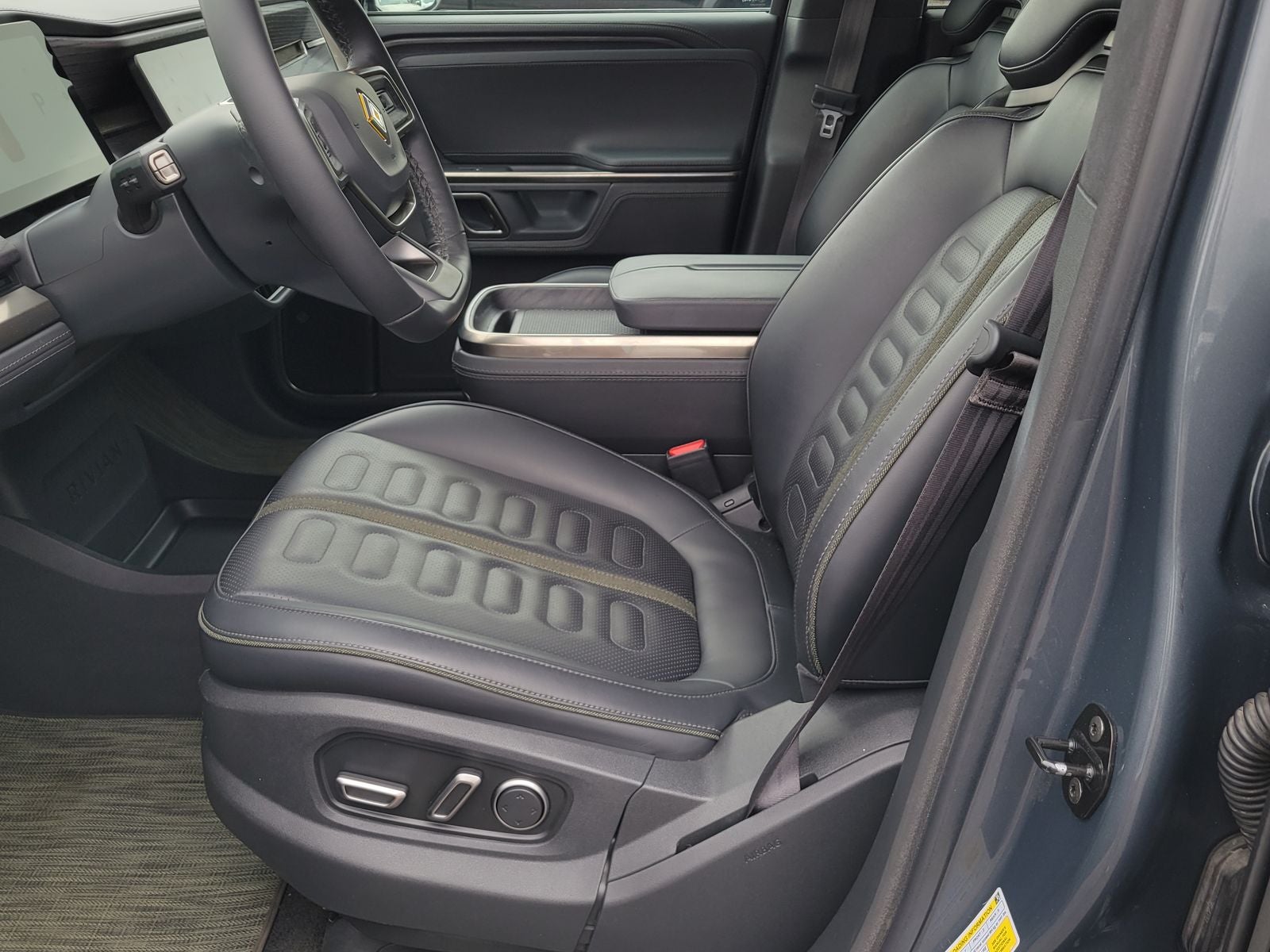2024 Rivian R1S Adventure