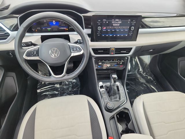 2025 Volkswagen Taos SE