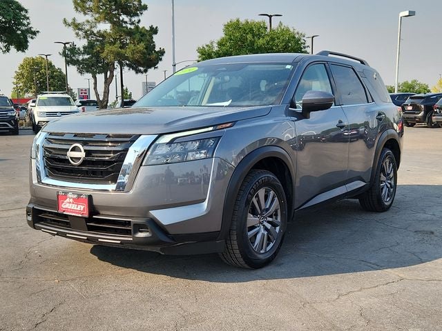 2024 Nissan Pathfinder SV