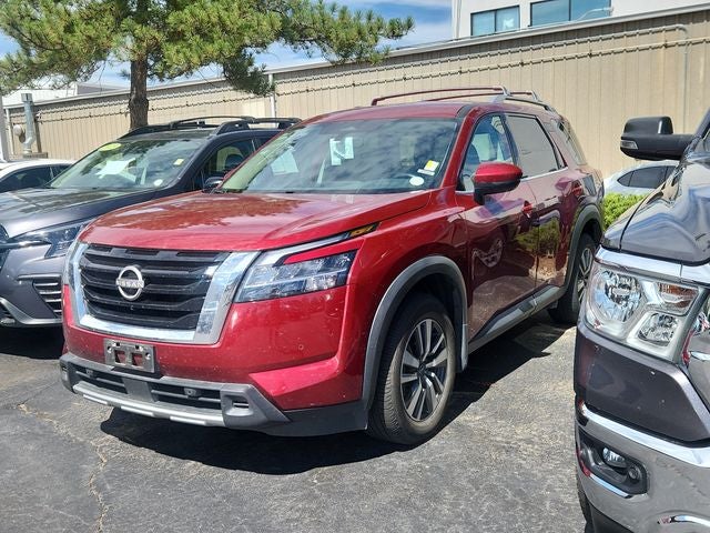 2024 Nissan Pathfinder SL