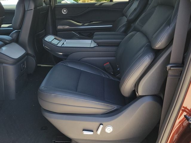 2027 Lincoln Navigator L Reserve