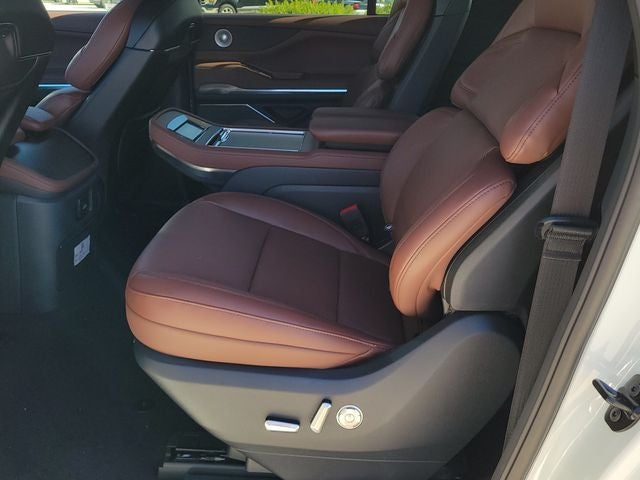 2027 Lincoln Navigator L Reserve