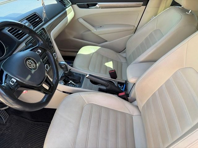 2017 Volkswagen Passat SEL Premium